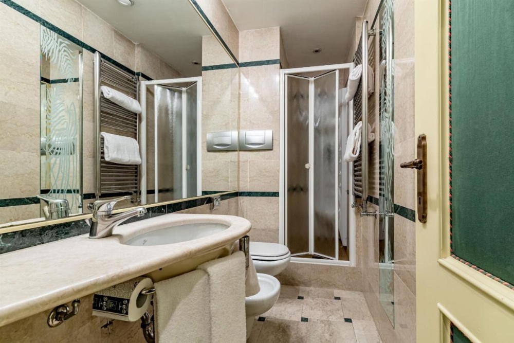Room image 3