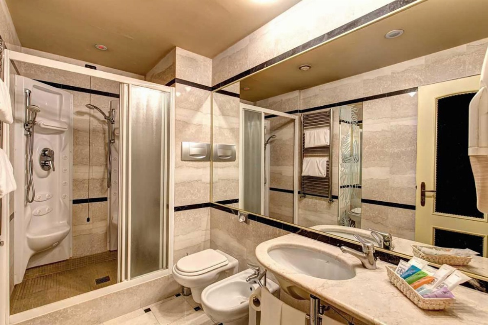 Room image 4